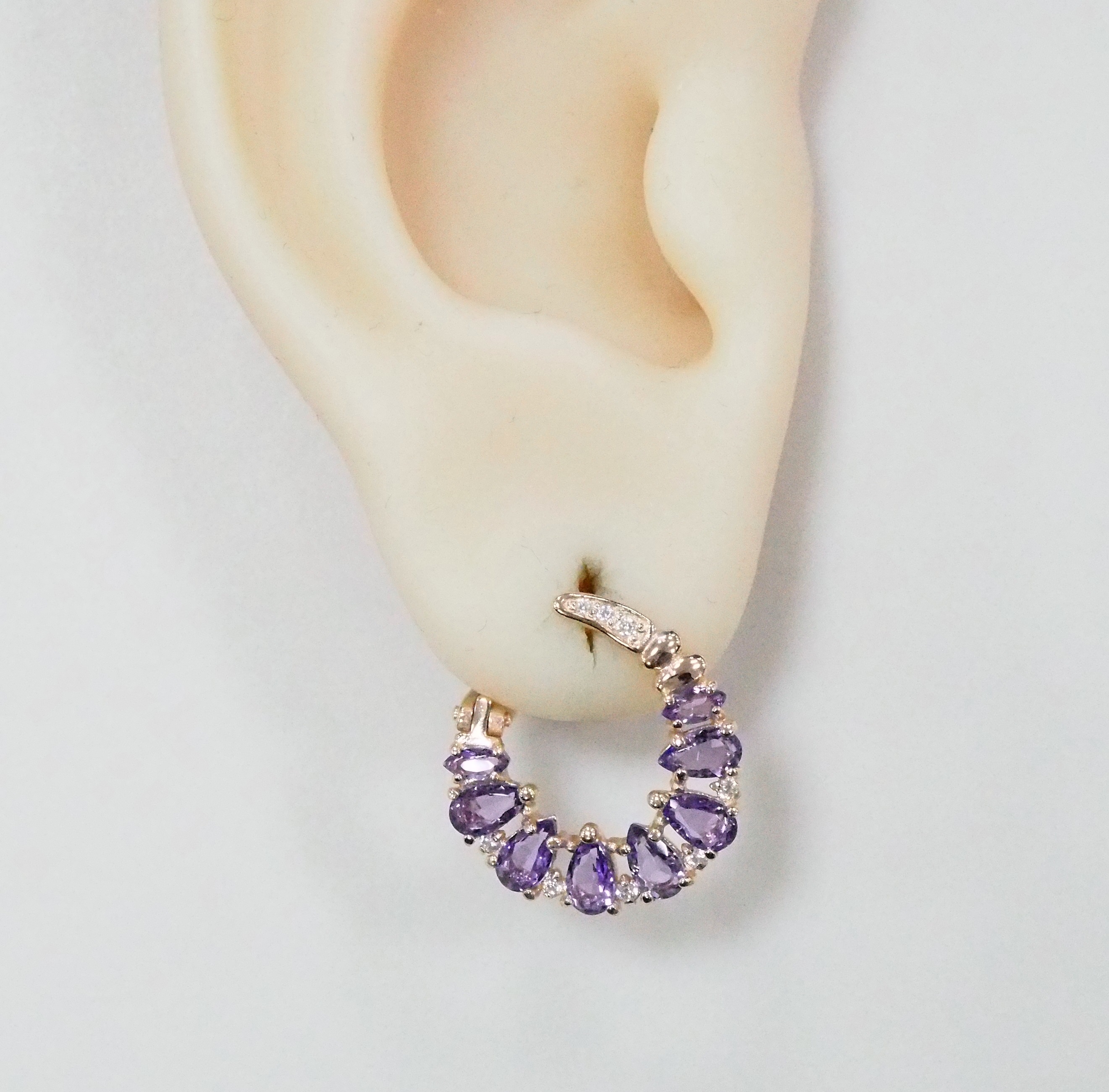 Серебряные серьги 925 пробы; вставки 16 Аметист; 16 Фианит бесцв.;